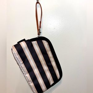 Small no brand LUNCH BOX WRISTLET!